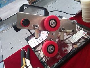 China Máquina manual de la prensa del rodillo de la doble vidriera del borde neumático del equipo para el vidrio aislador proveedor