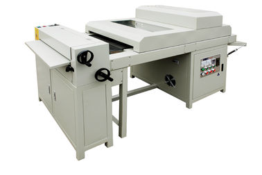 China máquina ultravioleta blanca de la laminación de los 650Mm/rendimiento ultravioleta de la máquina de capa alto proveedor