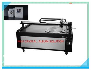 China Máquina de dispensación del pegamento cristalino automático para la cubierta/el marco de Cystal que hacen la máquina proveedor
