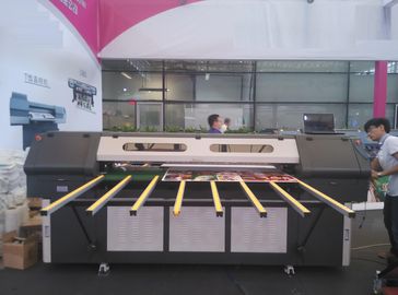 Rollo de la teja de 4 colores para rodar la impresora plana ULTRAVIOLETA con por completo - la limpieza automática de la cabeza de impresora proveedor