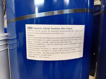 Dos porciones de los componentes de sellante del silicio para aislar negro y blanco de cristal proveedor